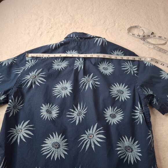 Old Navy Mens Floral Hawaiian Shirt Sz M Button Down Slim Fit Cotton Tropical - Picture 16 of 16